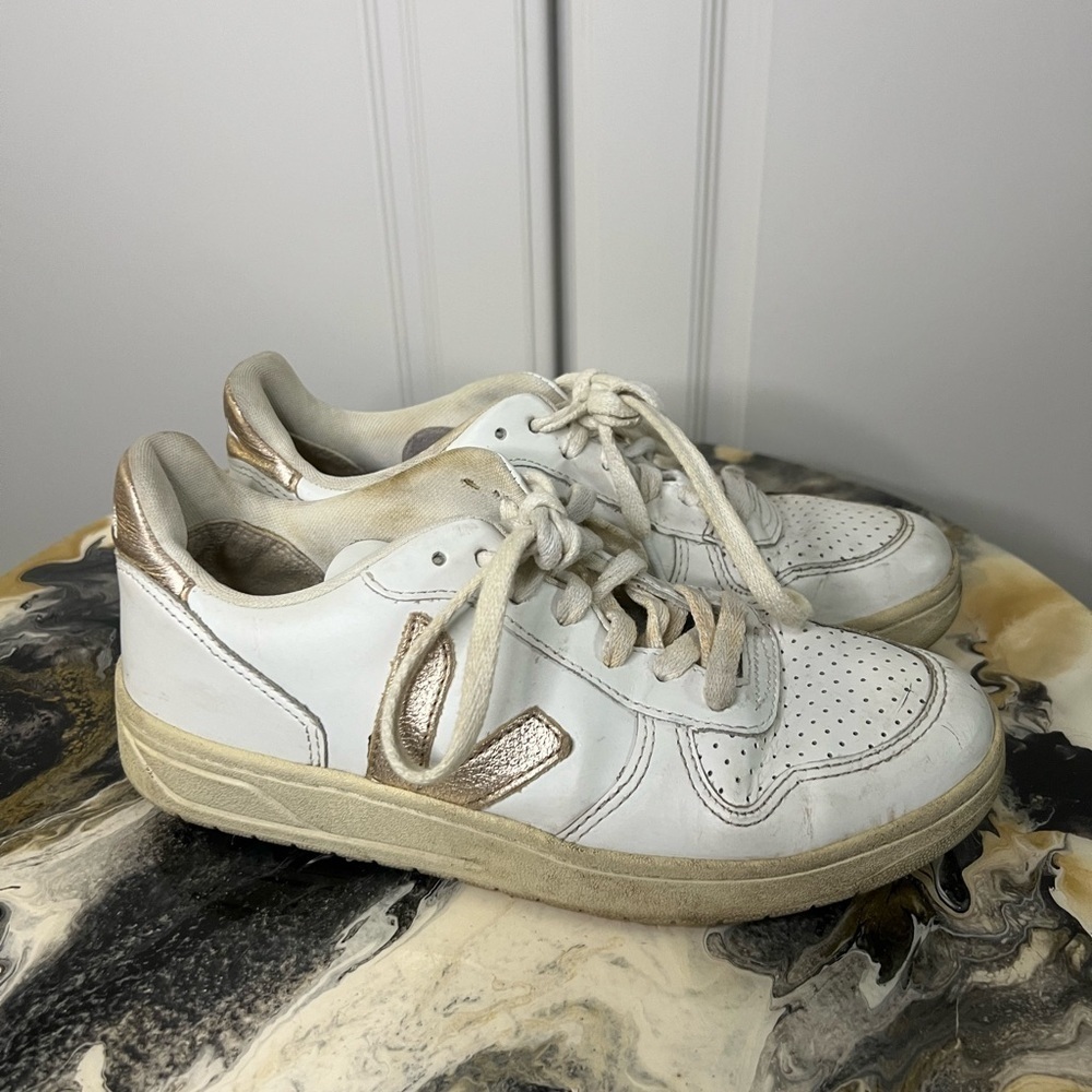 Veja V10 White Rose Gold Sneaker - Picture 3 of 10